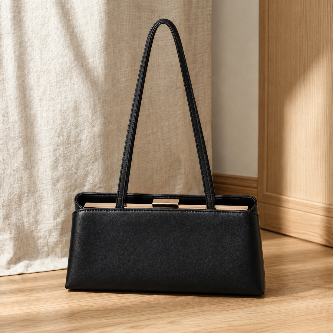 Bonetti Clasp Handbag - Black